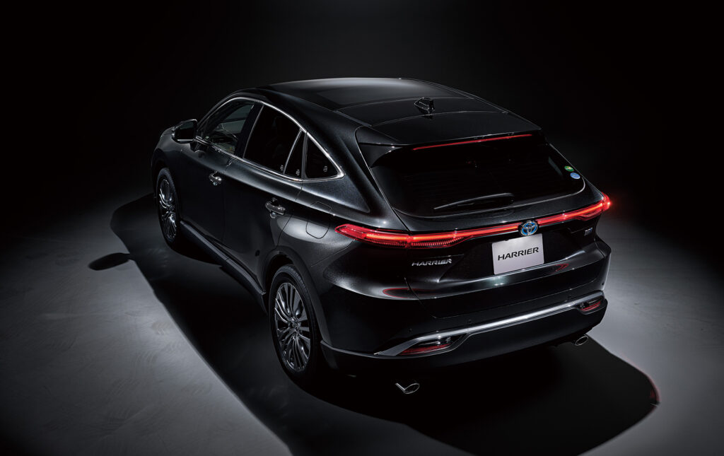 Toyota Harrier rear view