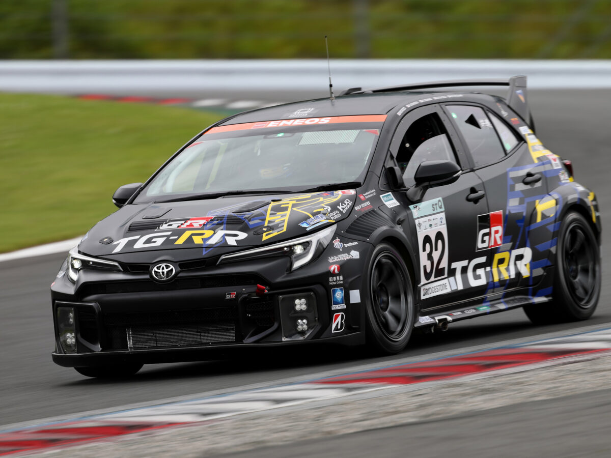 The #32 liquid-hydrogen GR Corolla H2 Concept at Fuji Speedway